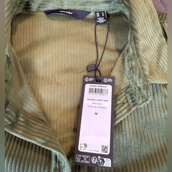 Green button up - Picture 5 of 7